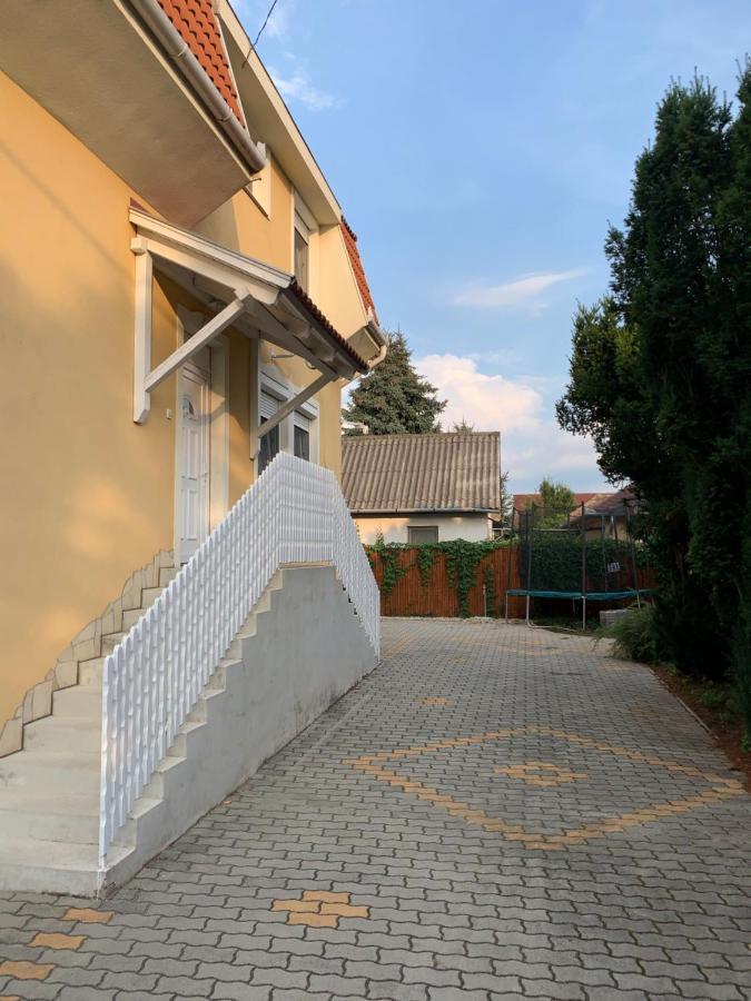 Gázláng Apartman Hajduszoboszlo Ngoại thất bức ảnh